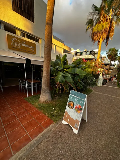 The burger Cafe - VEGAN & MEAT LOVERS