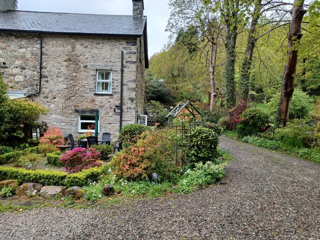 Glan Dulyn Riverside Holiday Cottage