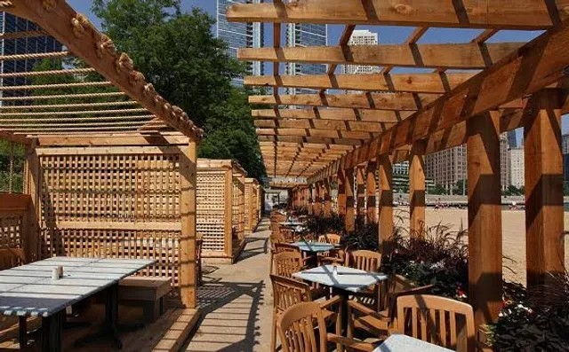 Caffè Oliva at Ohio Street Beach