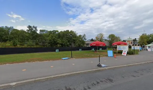 Round Pizza - Fort Edmonton