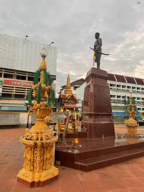 Praya Chai Sunthorn Monument