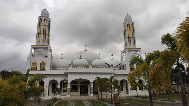 Masjid Al-Nasser Abpi - White Mosque مسجد