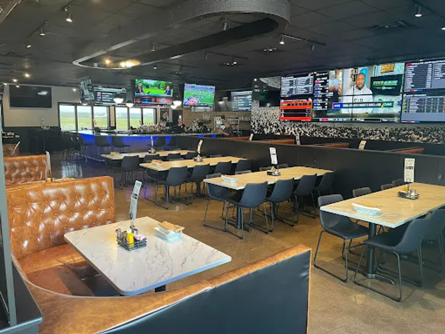 Fast Eddie's Bar + Kitchen / Cameo Pizza