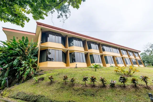 Arenal Roca Lodge & Bungalows