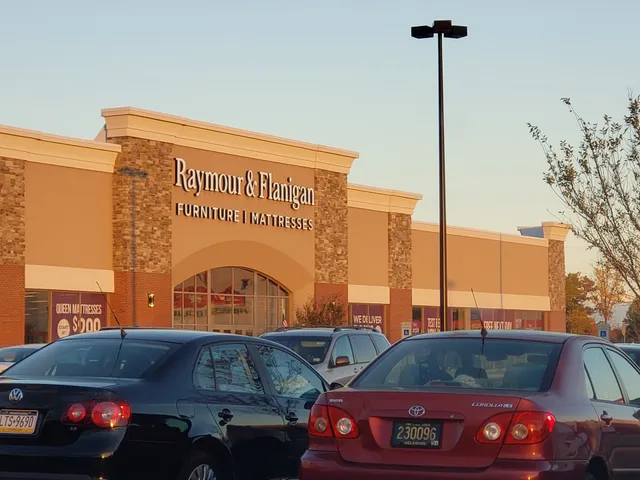 Christiana Fashion Center