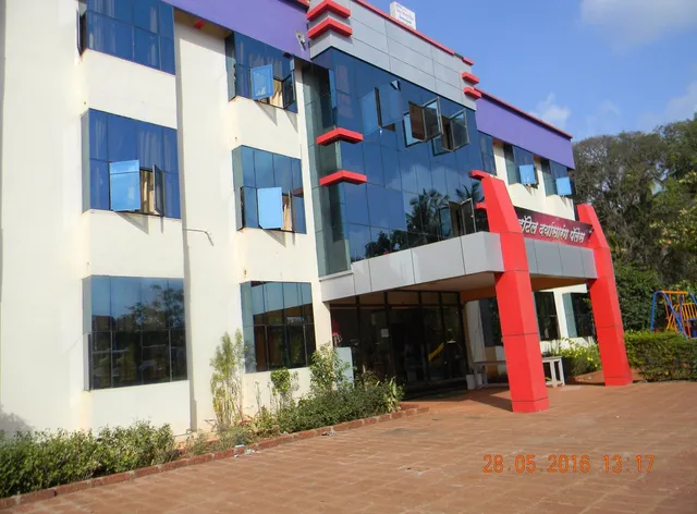 Hotel Daryasarang Palace