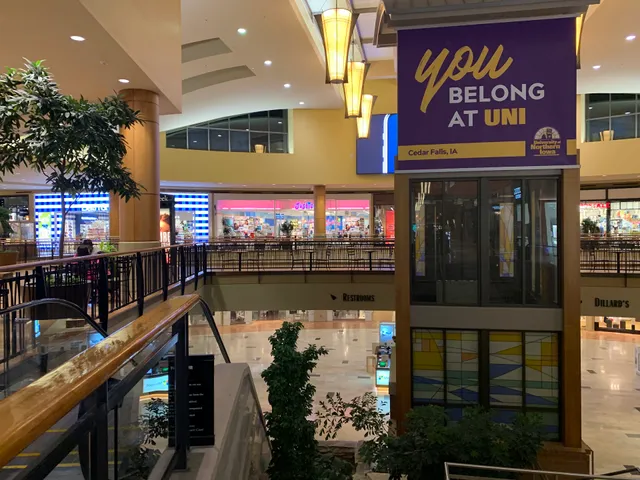 Jordan Creek Mall Info Desk
