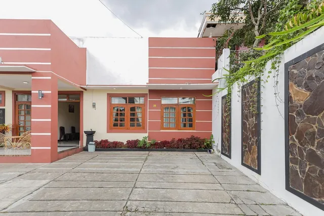 RedDoorz @ WR. Supratman Batu