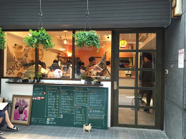 CAT.jpg cafe