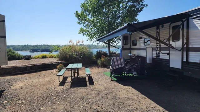 Reeder Beach RV Park & Country Store