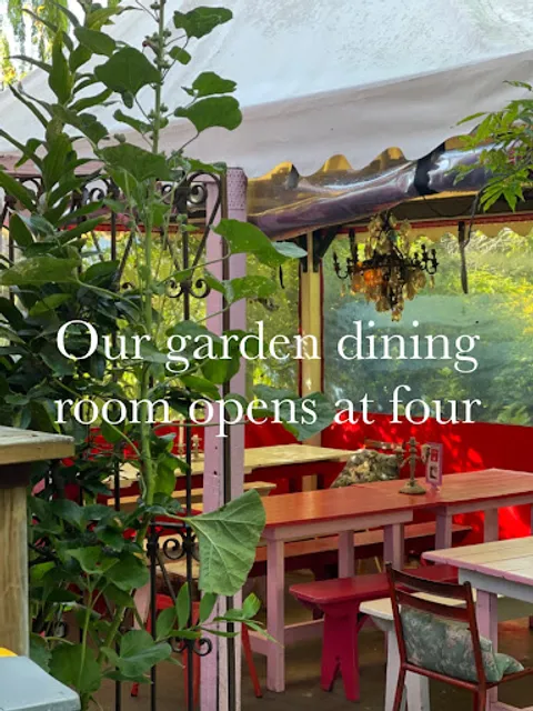 Pipi pizza café and pizza truck, bistro style restaurant