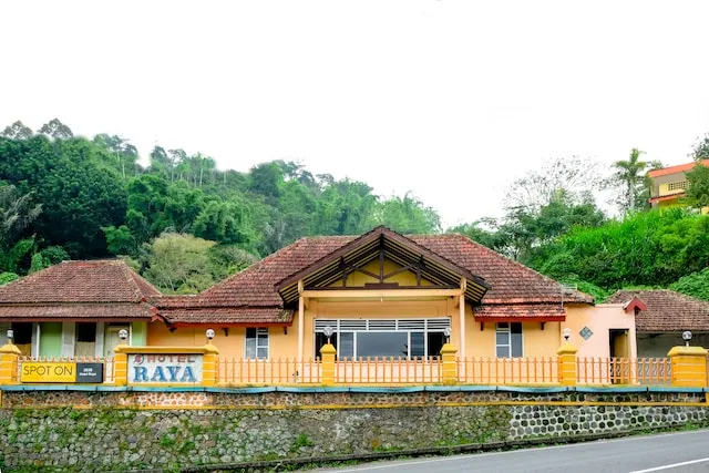 OYO Life 2638 Hotel Raya