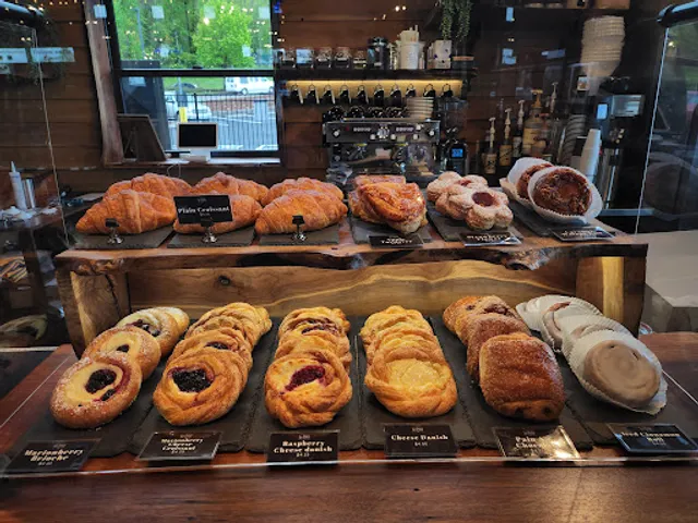 Le Petit Café Troutdale