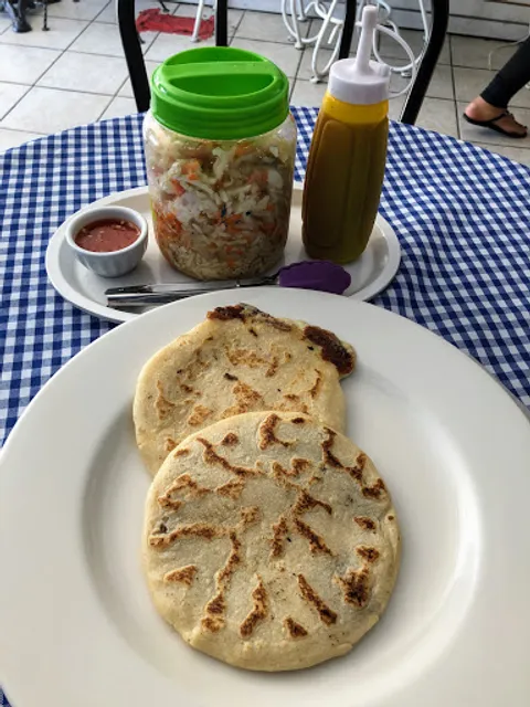 Restaurant Pupusa Al Paso