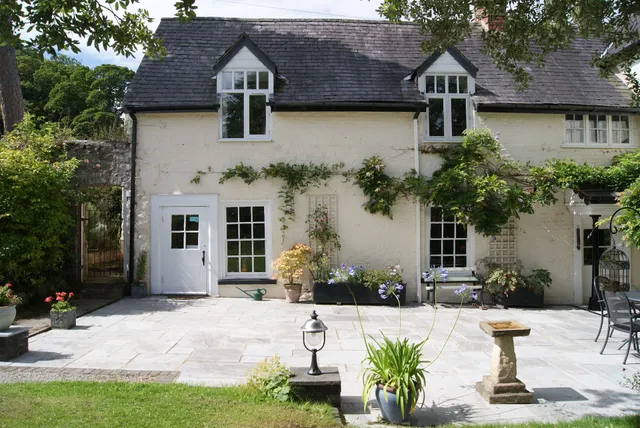 Plas Efenechtyd Cottage B&B