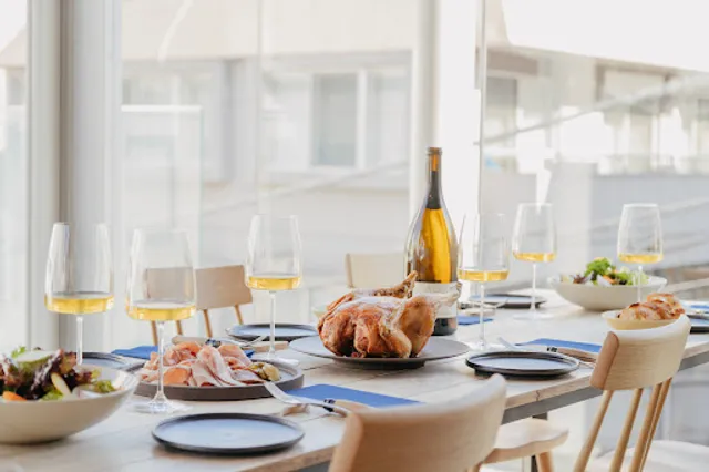 APÉRO AOYAMA Winebar & Table