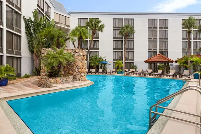 DoubleTree by Hilton Fort Myers at Bell Tower Shops