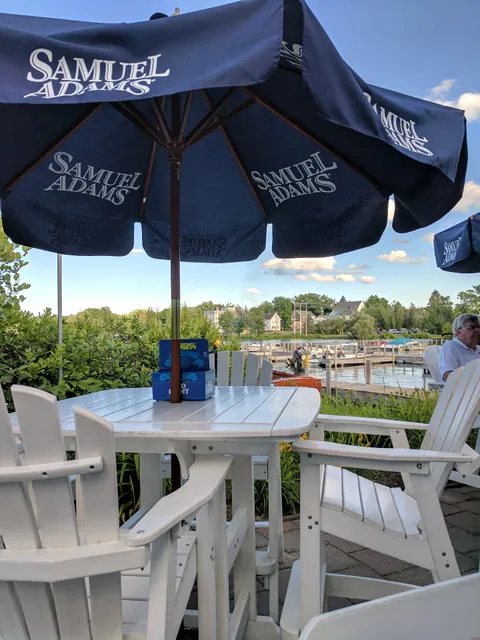 Wolfetrap Grill & Rawbar