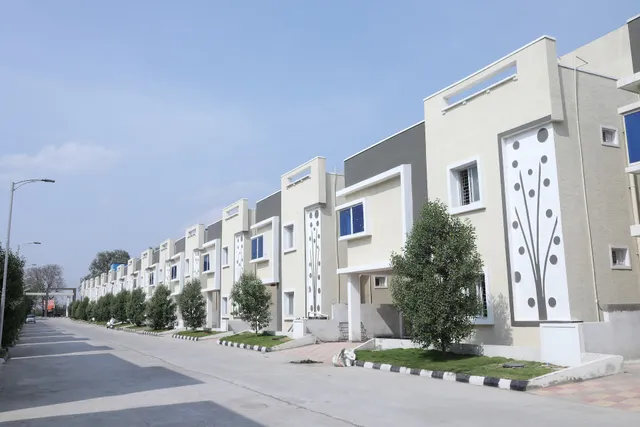 APR Praveen's Luxuria