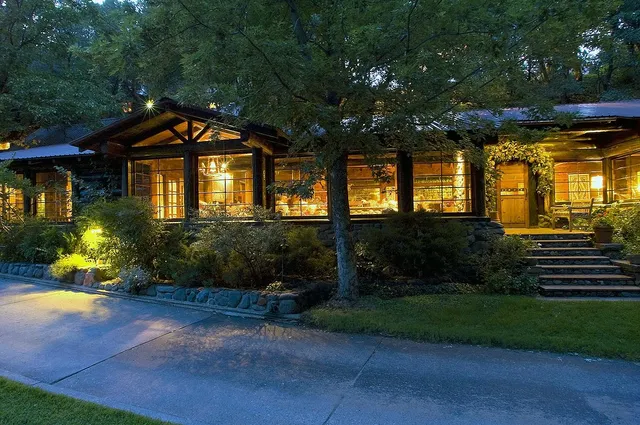 Orchard Canyon on Oak Creek