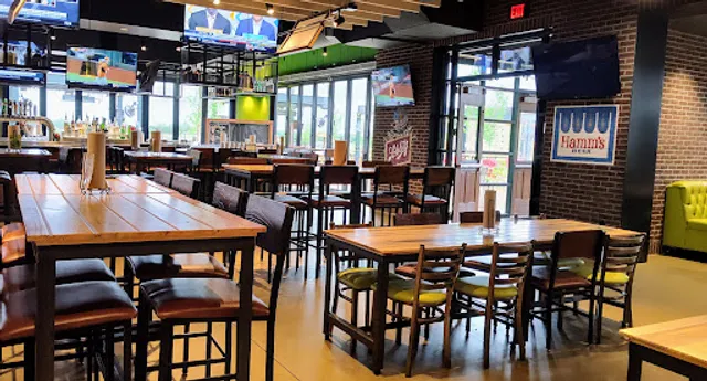 Chicken N Pickle - Oklahoma City