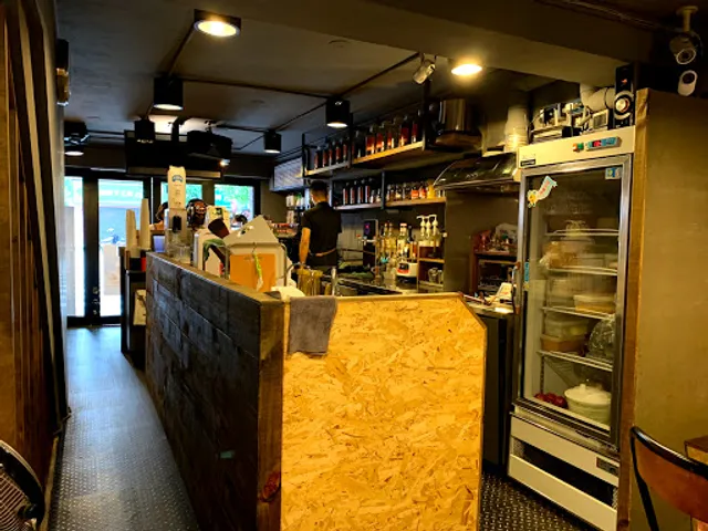 老窩咖啡館－松德店・輕食・提供Wifi・不限時咖啡廳・台北咖啡｜信義區咖啡｜永春咖啡｜信義區下午茶