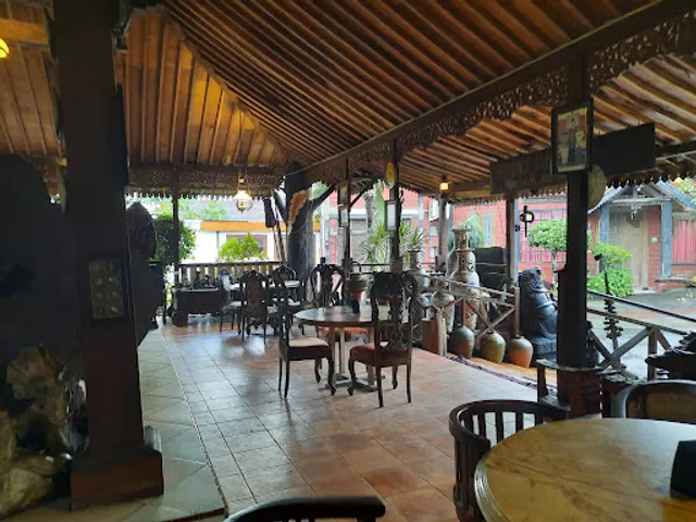 Lesehan & Galeri "Joglo Dau"