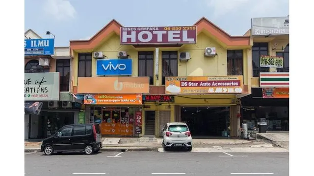 OYO 44072 Mines Cempaka Hotel