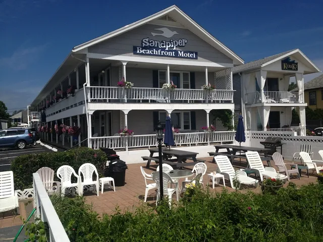 Sandpiper Beachfront Motel