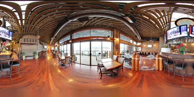 Lighthouse Marine Pub