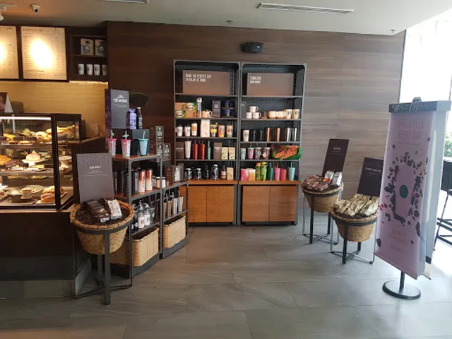 Starbucks SM Five E−com Center