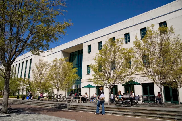 Marlene & Nathan Addlestone Library - College of Charleston