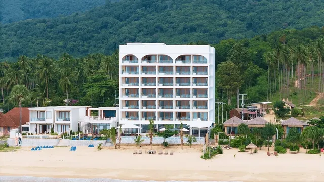 Elite Atoll Beachfront Hotel