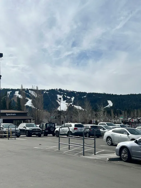 Lakeview Shopping Center