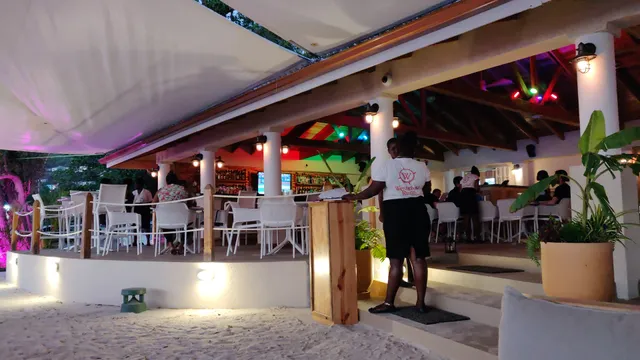 61° West Restaurant + Beach bar