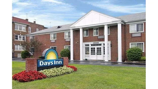 Days Inn by Wyndham Cleveland Lakewood