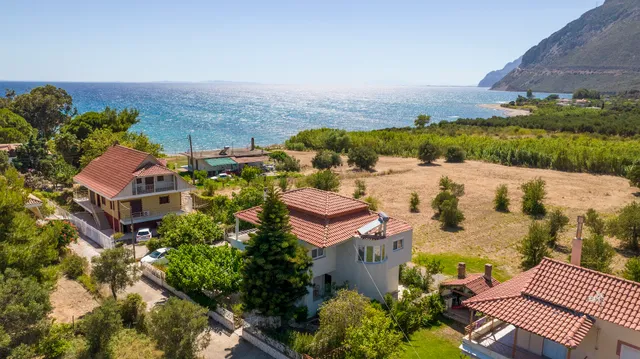 Makyneia Garden House