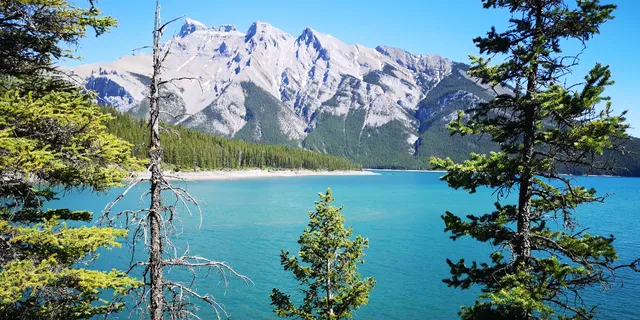 Lake Minnewanka Loop Boat Tour