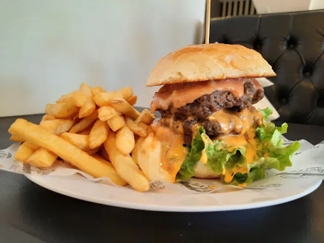 La Casa de la Hamburguesa Centenario