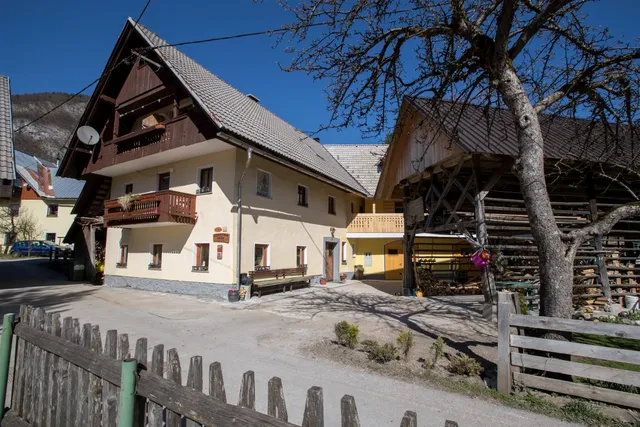 Apartmaji LAKE BOHINJ Farmhouse Miklav - Anton Urh s.p.