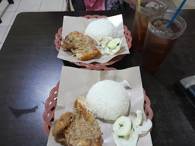 Ayam Gepuk Pak Gembus Mrican