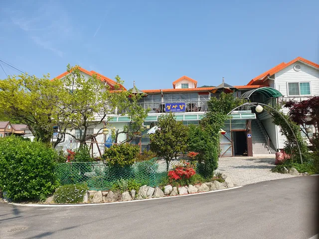 인천 섬사랑펜션(덕적도) (Incheon Seomsarang Pension)