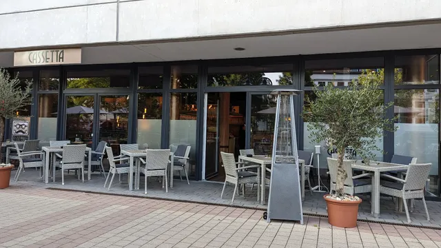 Cassetta Restaurant & Bar