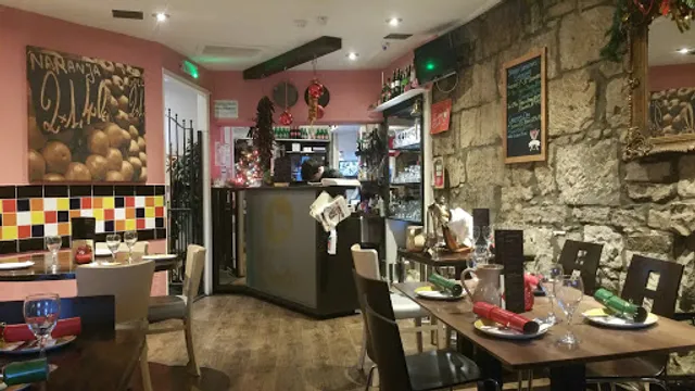 Tinto Tapas Bar [EK]