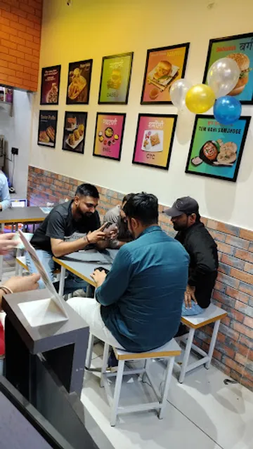 Jay Bhavani Vadapav Tntc NIKOL