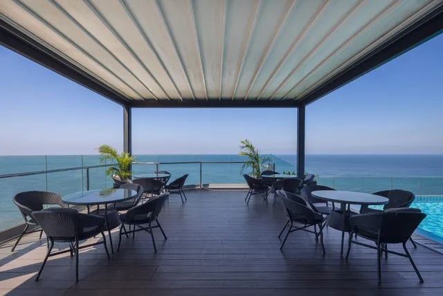 ON14 Rooftop Lounge & Bar