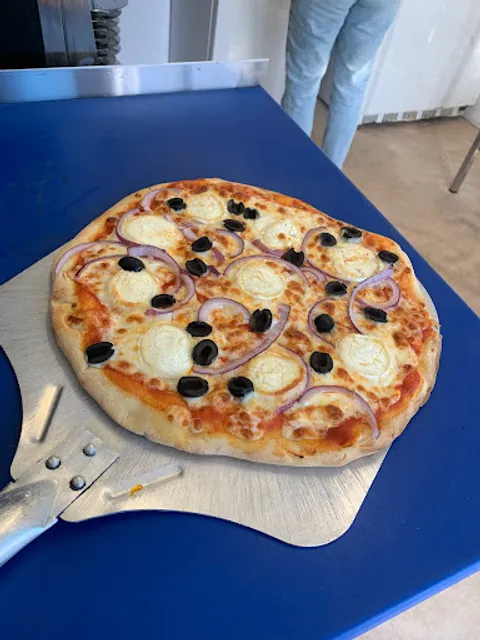 A Pizza Me & The Parachute Bar