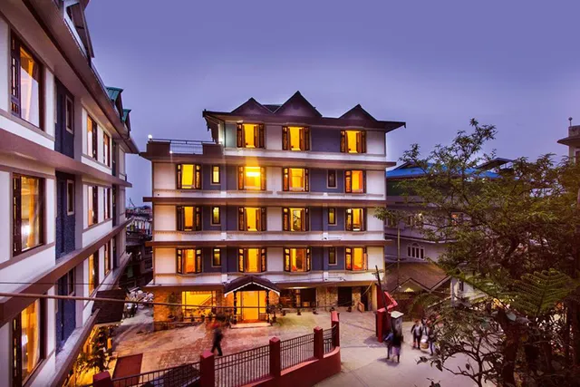 Muscatel Grand Silkroute - 300 Mts from MG Marg