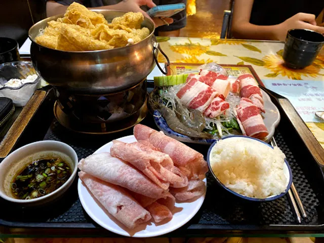 出外人 - 平價牛排 & 日式小火鍋