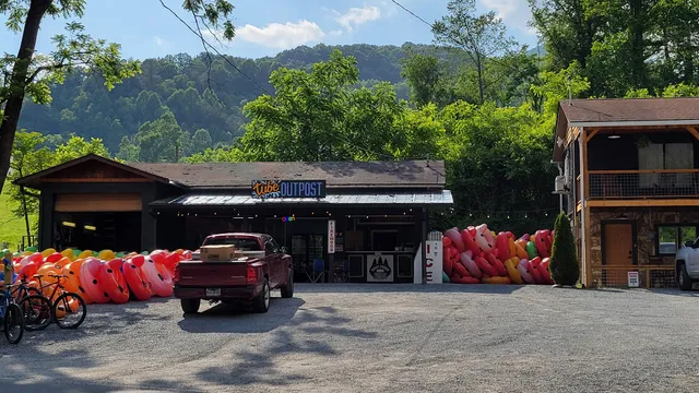 Deep Creek Lodge & Tube Outpost